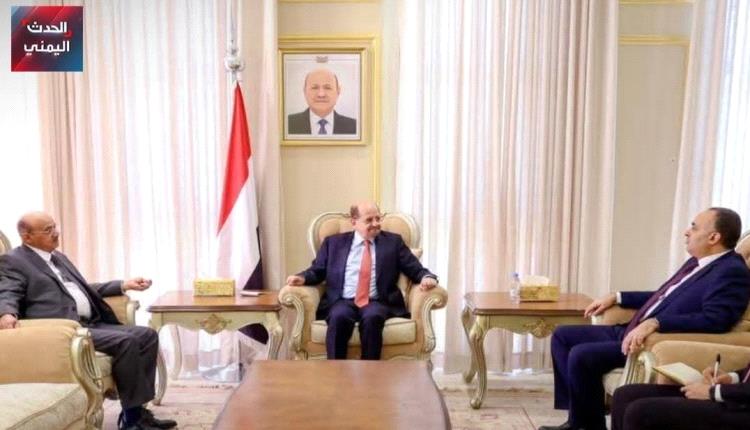 توجيه هام صادر عن رئيس الوزراء لمحافظ البنك المركزي اليمني ونائب وزير المالية