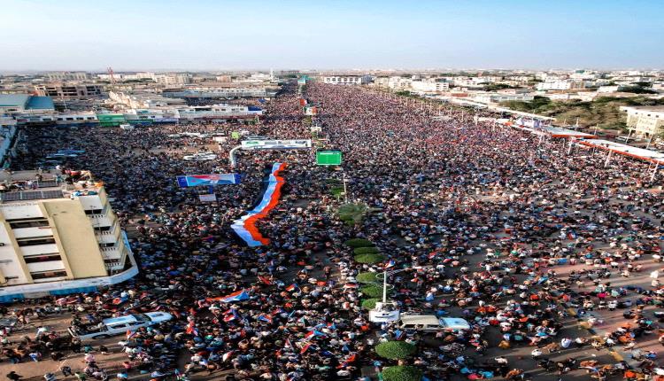 عكاظ:"مليونية عدن": نعم لدولة الجنوب والحوار برعاية السعودية.. ولا للإرهاب والاغتيالات