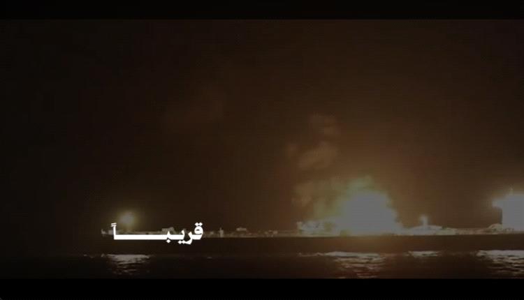 الحوثيون يوجهون رسالة مصورة تهدد الملاحة الدولية بباب المندب