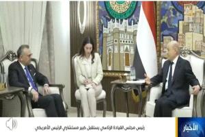 العليمي يواصل مواجهة الضغوط الأمريكية حول قراره بإنهاء التواجد العسكري الاماراتي باليمن