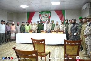 صورة وتفاصيل لاجتماع قادة عسكريين من المحافظات الجنوبية بوفد للتحالف بمقره بعدن