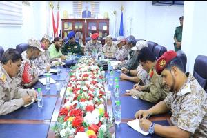 لقاء عسكري هام لتسريع إجراءات إخراج المعسكرات من داخل عدن