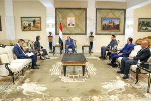 أبرز ماجاء في اجتماع السفيرة الفرنسية بمحافظ حضرموت بالرياض