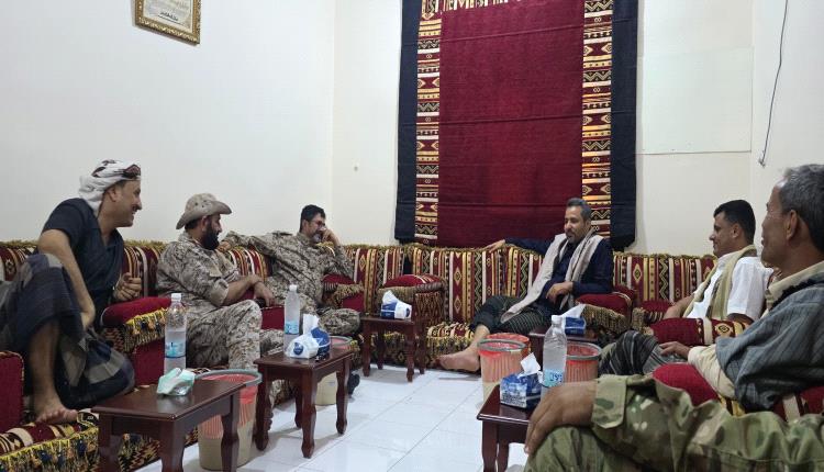 محافظ لحج يستضيف قيادة المنطقة الرابعة ومحاور القوات المسلحة