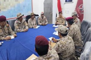 وزير الدفاع اليمني يوجه من مأرب برفع الجاهزية القتالية