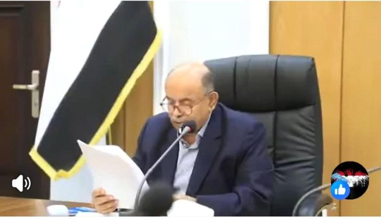 الخنبشي يعلن منع رفع صور الزبيدي ويتوعد بمحاسبة الانتقاليين وإغلاق مقراتهم بحضرموت..(فيديو)