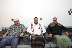 العكبري يستقبل مستشار رئيس الوزراء وقيادة مكتب تربية حضرموت بمنزله بارياف المكلا