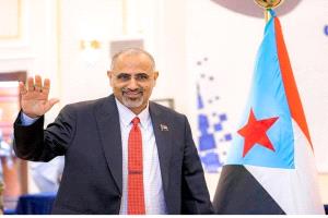 الزُبيدي يستأنف اتصالاته الهاتفية مع قيادات الانتقالي الجنوبي لأول مرة