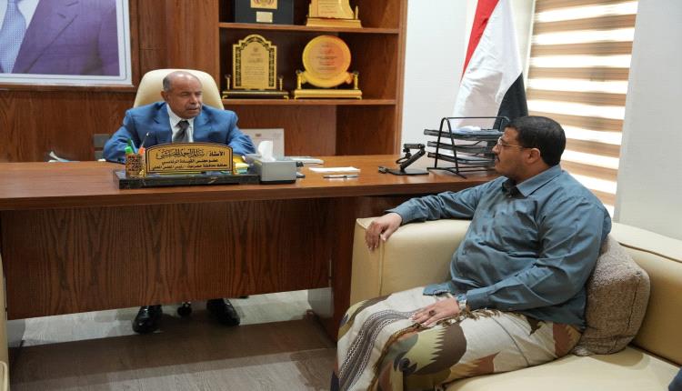 الخنبشي يطلع على جهود شركة النفط بساحل حضرموت لتموين المطارات بالوقود واستقرار السوق المحلية
