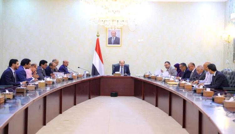 الداعري يشن هجوما مزلزلا على الحكومة.. رواتب مسؤوليها بالدولار والشعب يموت جوعاً