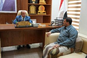الخنبشي يطلع على جهود شركة النفط بساحل حضرموت لتموين المطارات بالوقود واستقرار السوق المحلية