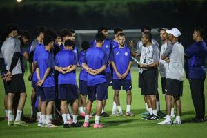 المنتخب اليمني للناشئين يواصل تدريباته استعداداً لموقعة السعودية