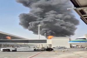 رويترز ترصد أضرار حريق اندلع بمطار الرياض نتيجة مقذوف