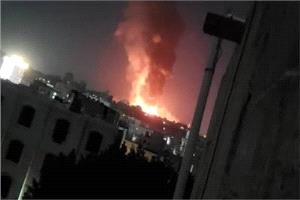 انفجارات عنيفة تهز صنعاء وغارات جوية تستهدف مواقع حوثية وسط اليمن