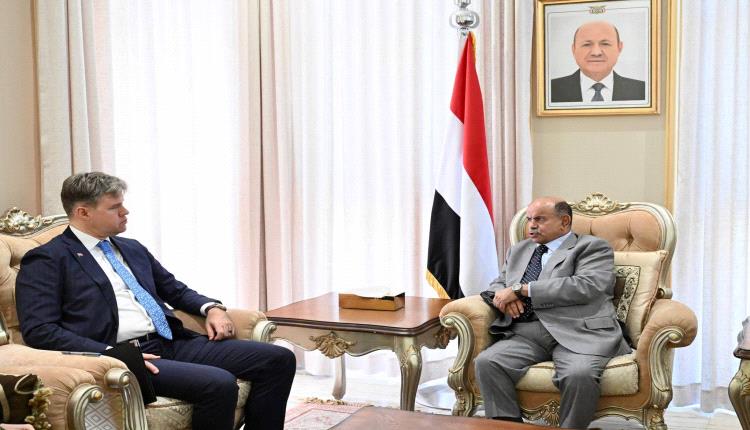 الخنبشي يبحث مع واشنطن التطورات العسكرية في اليمن.. والصواريخ الباليستية في صدارة المباحثات
