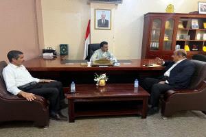 الوكيل الجيلاني يناقش انتظام الدراسة بساحل حضرموت