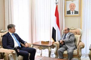 الخنبشي يبحث مع واشنطن التطورات العسكرية في اليمن.. والصواريخ الباليستية في صدارة المباحثات