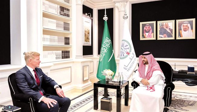 وزير دفاع السعودية  يستعرض مع هانس جهود السلام في اليمن