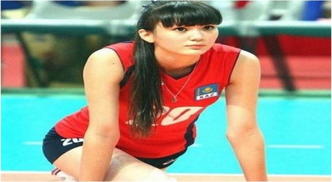 صحيفة بريطانية تنشر صورة لاعبة كازاخستانية شابة مهددة بسبب جمالها