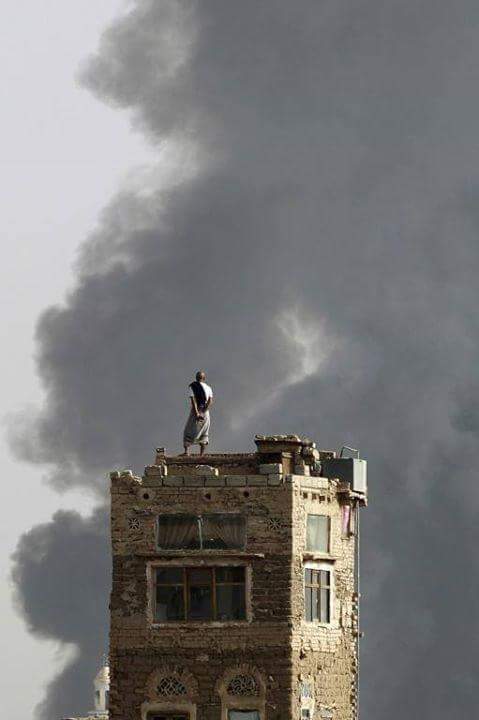 عاجل:غارات وانفجارات عنيفة تهز العاصمة اليمنية وسط تحليق جوي