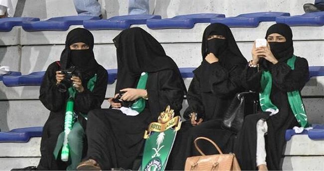ماهي شروط حضور "النساء السعوديات "لمباريات" كرة القدم"؟!