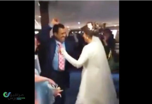 فنان يمني ينشر فديو لرقصه مع زوجته في حفل زفافهما(شاهد الفيديو)
