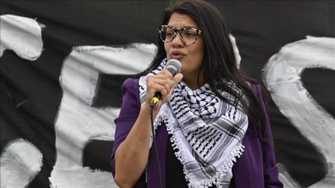 نائبة أمريكية تتهم بايدن بدعم الإبادة الجماعية للفلسطينيين وتحذر