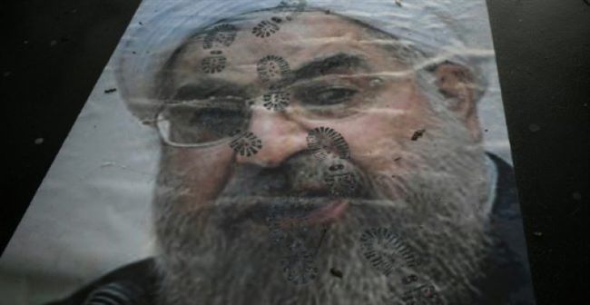 ماهي أبرز تحديات وفرص الرئيس  الايراني للتعامل مع تظاهرات بلاده؟