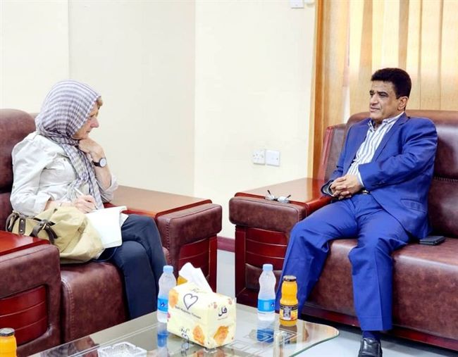 وزير النفط الشماسي يبحث مع مستشارة اممية انعاش الاقتصاد اليمني