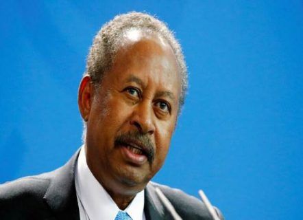 نجاة رئيس وزراء السودان من محاولة اغتيال استهدفت موكبه شمال الخرطوم (صور)