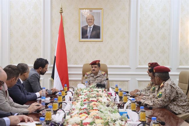 وزير الدفاع يلتقي بعثة اللجنة الدولية للصليب الأحمر