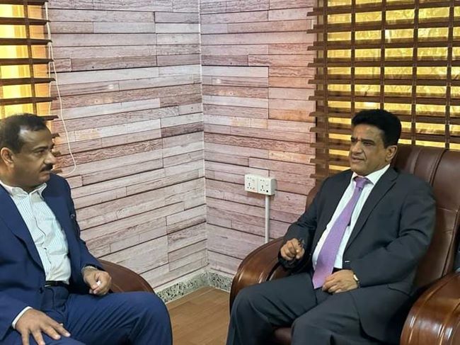 وزير النفط والمعادن يناقش مع محافظ شبوة تعزيز آليات العمل المشترك