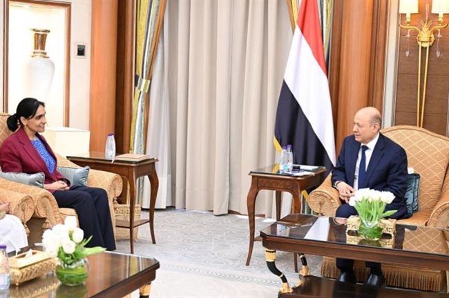 ابرز ماجاء في لقاء رئيس مجلس القيادة الرئاسي بسفيرة بريطانيا لدى اليمن 