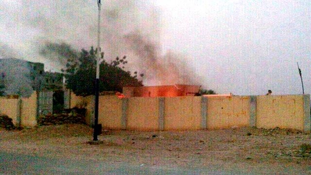 بالصور..تفجير مبنى أمني بشبام بعد يوم على تفجير مبان أخرى بالحزم  