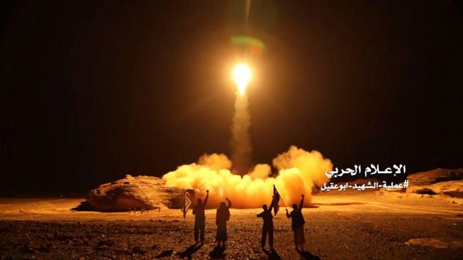 صحيفة سعودية:مقتل خبراء ايرانيين وضباط حوثيين اثر انفجار صاروخ باليستي بصنعاء