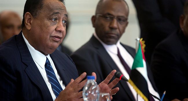 البشير يطيح بوزير خارجيته بعد ساعات من اعلانه سيادة بلاده على حلابيب