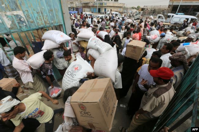 تحقيق لشبكة أمريكية عريقة يكشف عن كيفية سرقة الحوثيين لفقراء اليمن(صور)