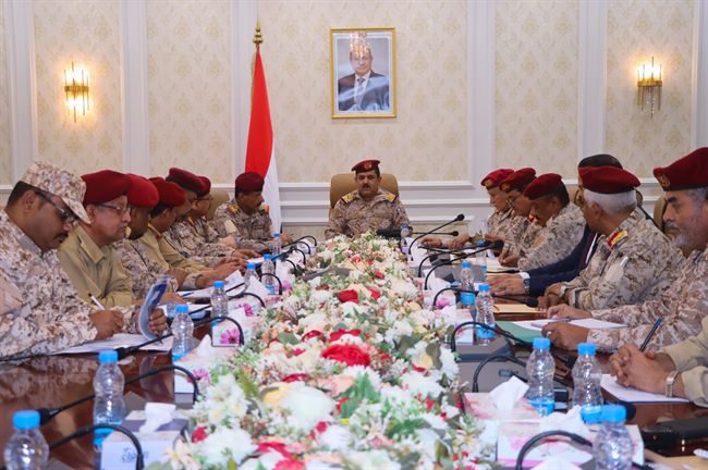 الفريق الداعري يجتمع بلجنة إعداد موازنة وزارة الدفاع للعام 2024م