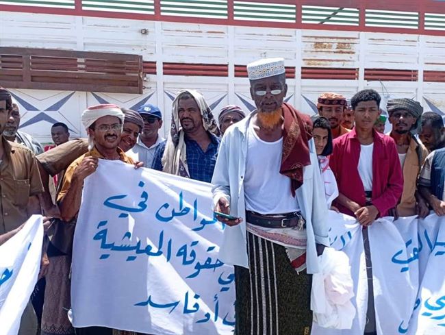 اعتقال رئيس نقابة القواطر بانفيل واربعة من اعضاء النقابة بالمكلا  (صور)