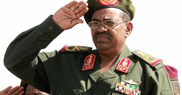 بيان عسكري يعلن إجراء الرئيس السوداني تغييرات لقادة عسكريين كبار